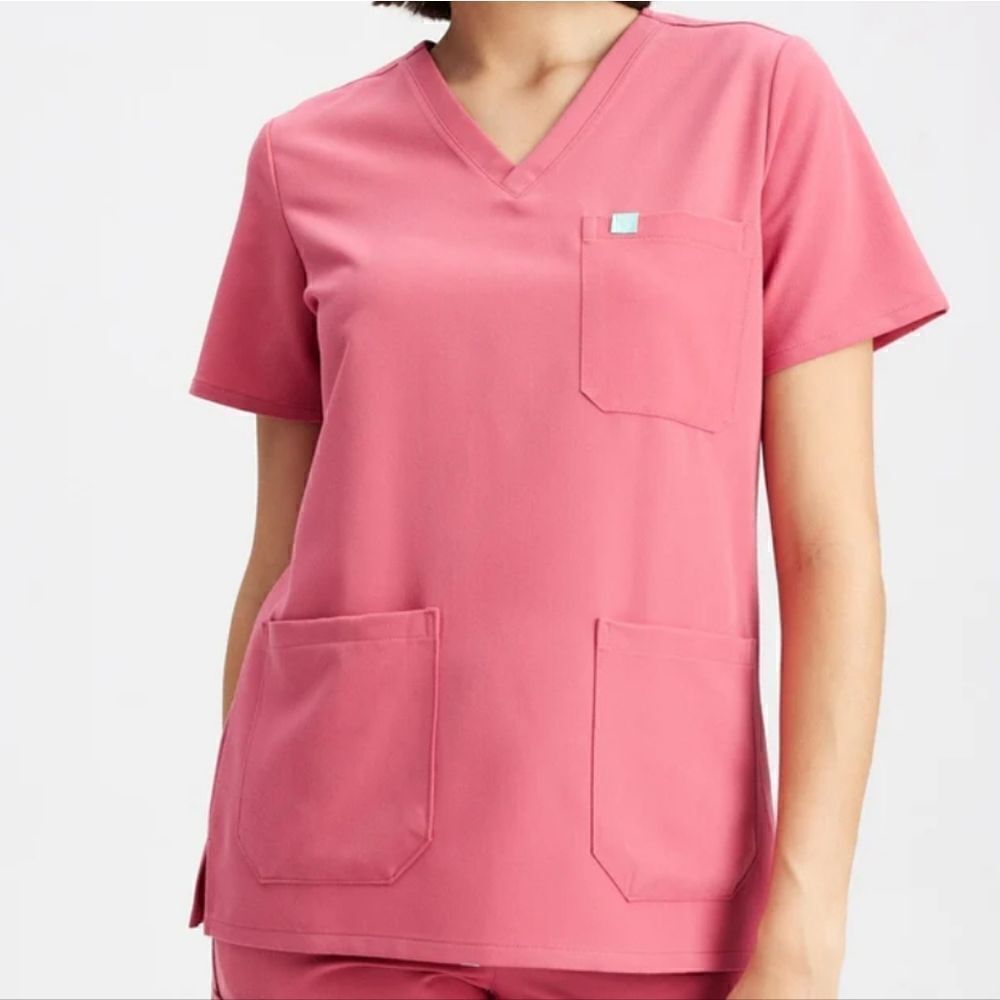 2605 NWT CHLOE RE-GARDE BAROQUE ROSE - Three Pockets Scrub Top Size XS